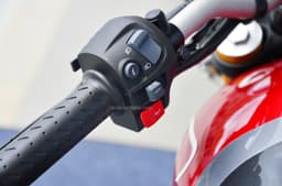 The left-hand switch pod is very reminiscent of the bigger multi-cylinder Triumphs.